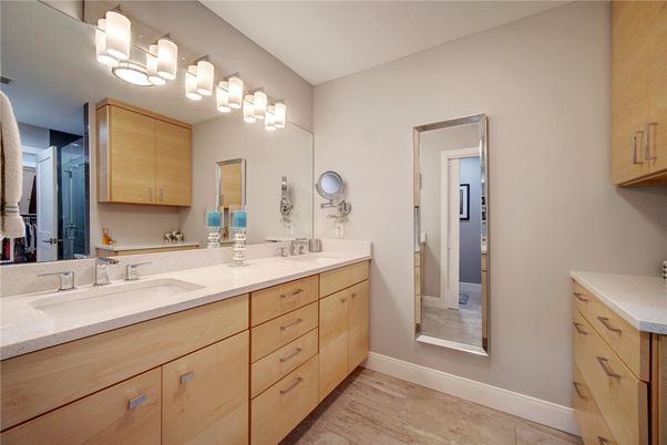 Bathroom, Dual Sink Vanities, Interior