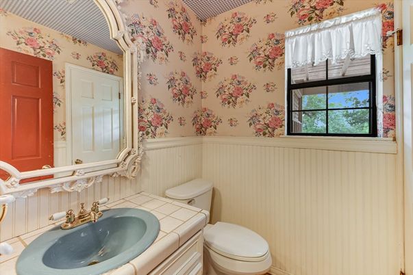 Bathroom, Interior, Tile Countertops