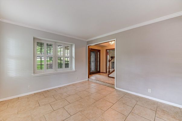 Empty room, Interior