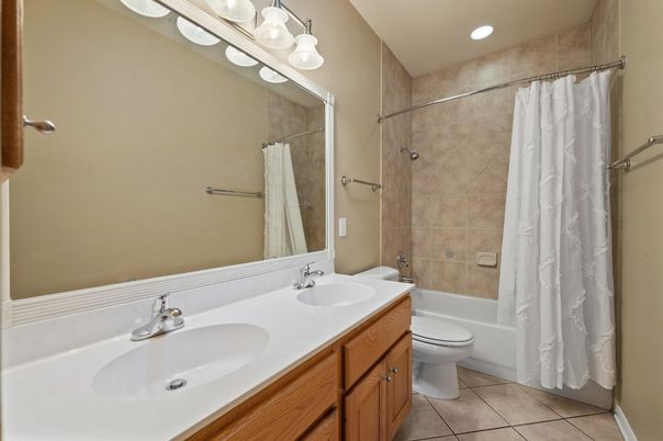 Bathroom, Dual Sink Vanities, Interior, Recessed Lighting