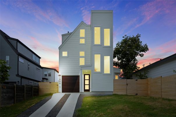 Attached, Backyard, Exterior, Facade, Modern
