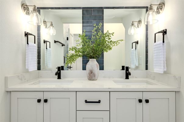 Bathroom, Dual Sink Vanities, Interior
