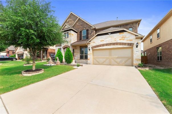 Attached, Exterior, Facade, Brick Traditional
