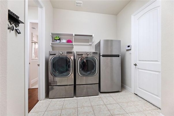 Interior, Utility Closets, Washer, Wood Texture Flooring