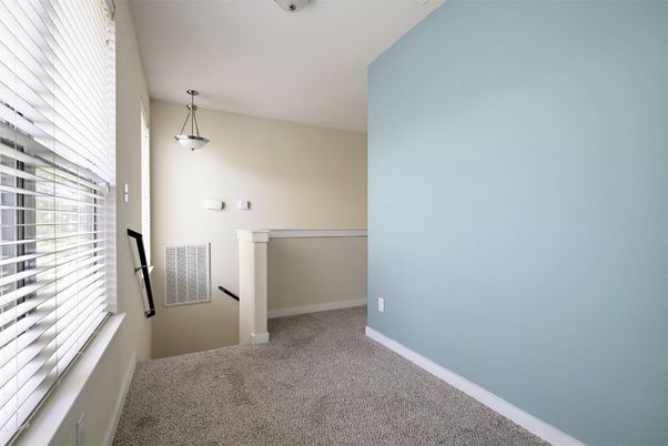Empty room, Interior, Pendant Lights