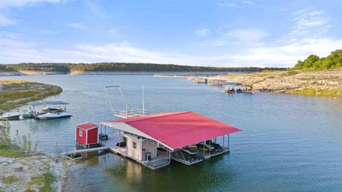 Exterior, Lake