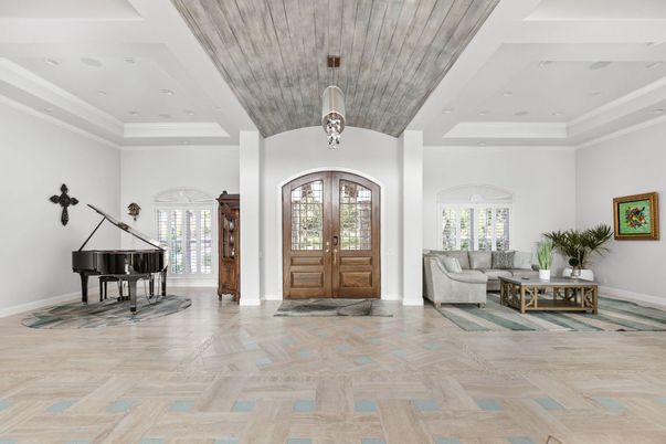 Interior, Living room, Pendant Lights, Piano, Recessed Lighting, Wooden Ceilings