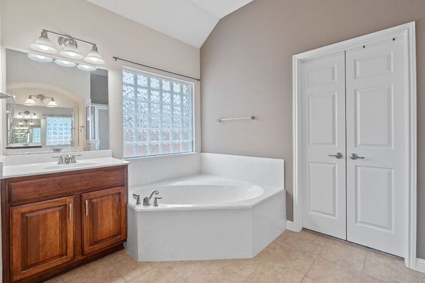 Bathroom, Dual Sink Vanities, Interior