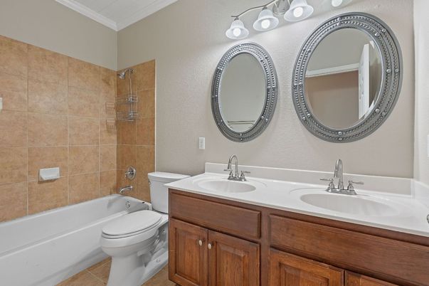 Bathroom, Dual Sink Vanities, Interior