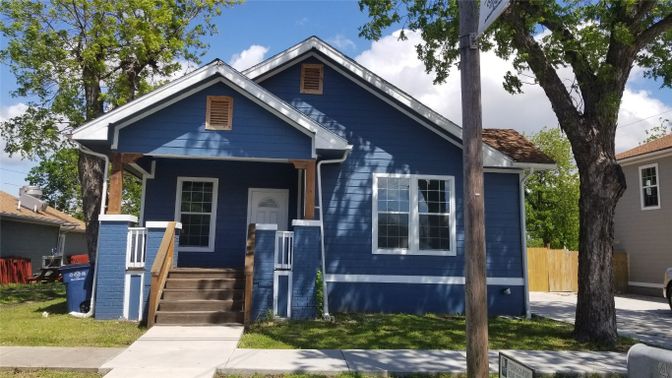 Exterior, Facade, American Craftsman