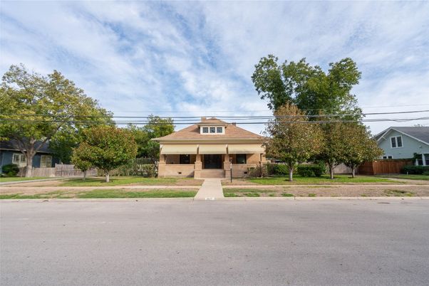 Exterior, Facade, None