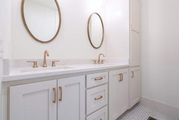 Bathroom, Dual Sink Vanities, Interior
