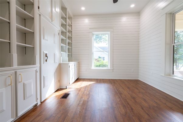 Empty room, Interior, Recessed Lighting, Wood Texture Flooring