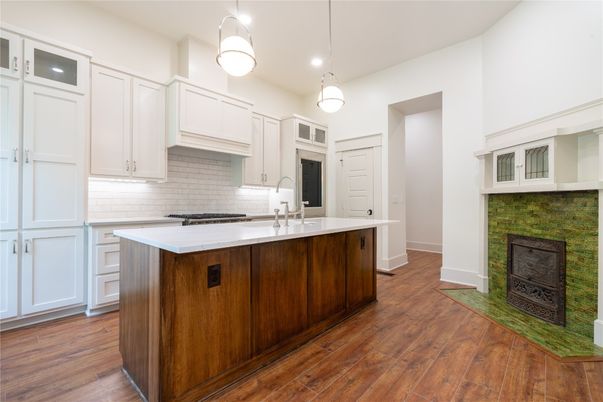 Fireplace, Interior, Kitchen, Pendant Lights, Recessed Lighting, Wood Texture Flooring