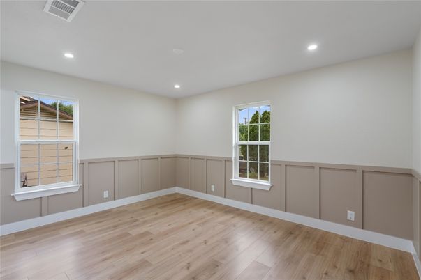 Empty room, Interior, Recessed Lighting, Wood Texture Flooring