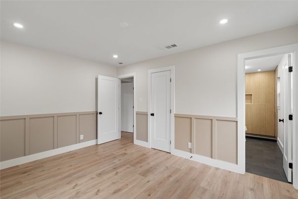 Empty room, Interior, Recessed Lighting, Wood Texture Flooring