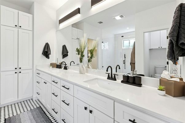 Bathroom, Dual Sink Vanities, Interior, Recessed Lighting