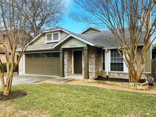 Attached, Exterior, Facade, Ranch