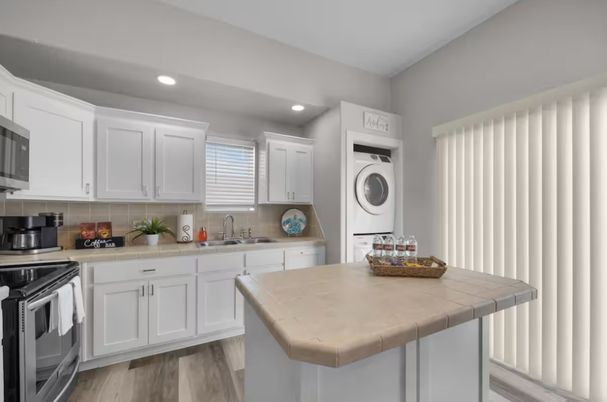 Interior, Kitchen, Recessed Lighting, Washer, Wood Texture Flooring