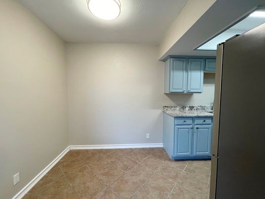 Empty room, Interior