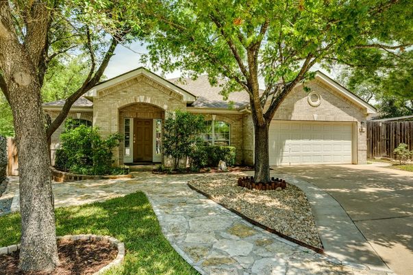 Attached, Exterior, Facade, Ranch