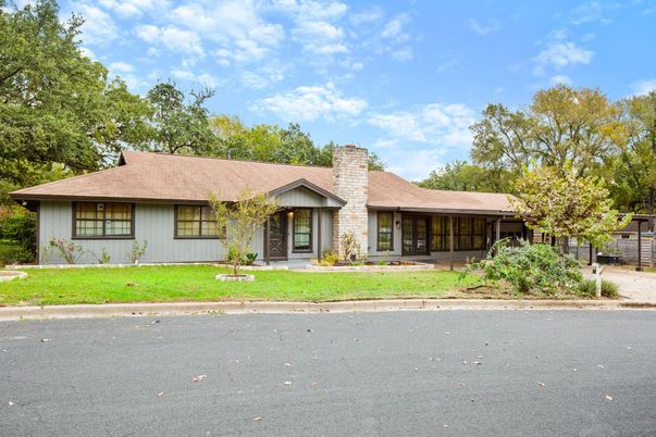 Backyard, Exterior, Facade, Ranch