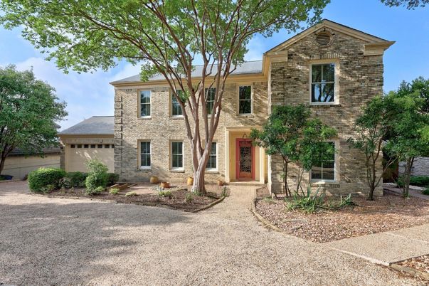 Attached, Exterior, Facade, Brick Traditional