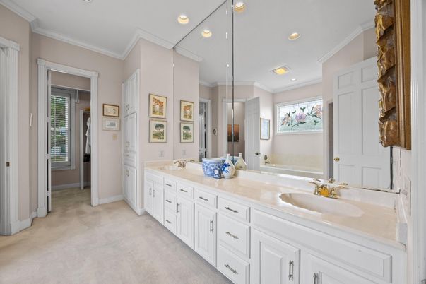 Bathroom, Dual Sink Vanities, Interior, Recessed Lighting