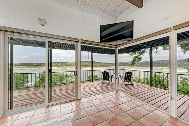 Interior, Sun Room, Water, Wooden Beams