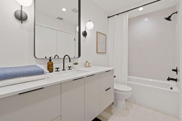 Bathroom, Dual Sink Vanities, Interior, Recessed Lighting