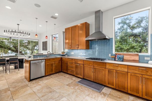 Dining room, Interior, Kitchen, Pendant Lights, Recessed Lighting, Stainless Steel Appliances