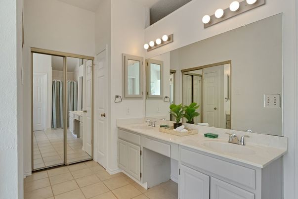 Bathroom, Dual Sink Vanities, Interior