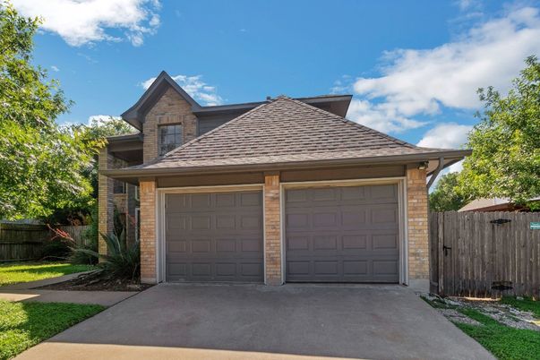 Attached, Exterior, Facade, Brick Traditional