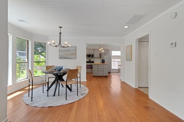 Chandelier, Dining room, Interior, Kitchen, Pendant Lights, Recessed Lighting, Stainless Steel Appliances, Wood Texture Flooring