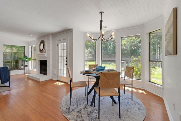 Dining room, Fireplace, Interior, Pendant Lights, Recessed Lighting, Wood Texture Flooring