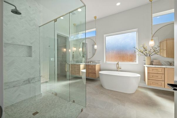 Bathroom, Free Standing Baths, Glass Shower, Interior, Pendant Lights, Recessed Lighting