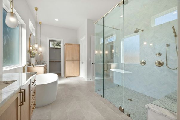 Bathroom, Free Standing Baths, Glass Shower, Interior, Pendant Lights, Recessed Lighting