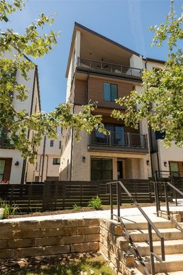 Exterior, Facade, Modern