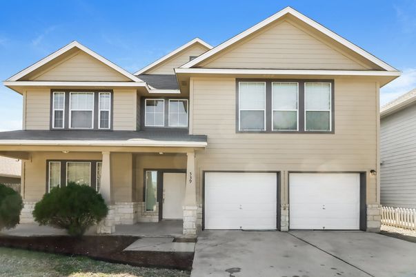 Attached, Exterior, Facade, American Craftsman