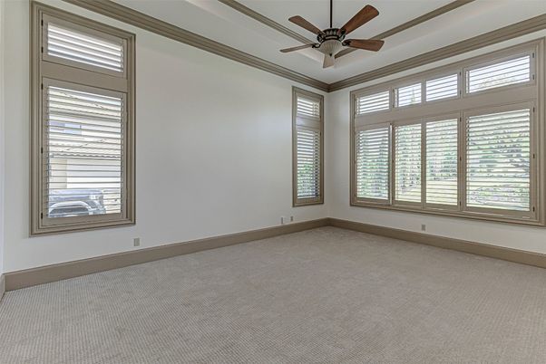 Empty room, Interior