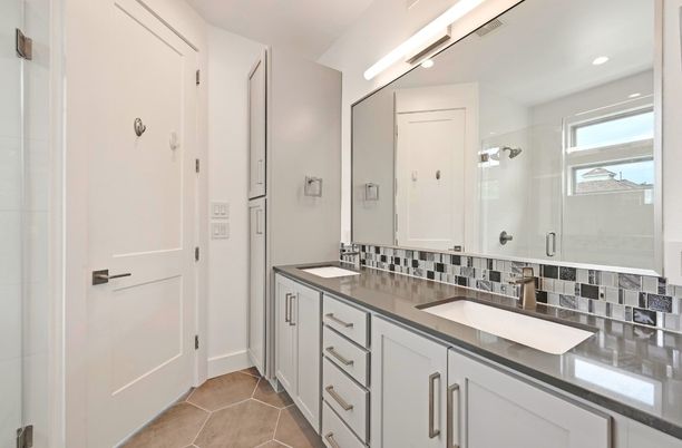 Bathroom, Dual Sink Vanities, Interior, Recessed Lighting