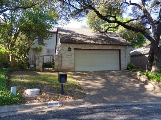 Attached, Exterior, Facade, Ranch