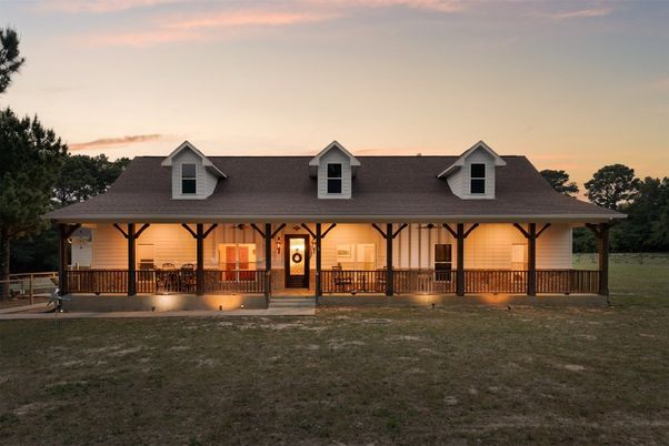 Exterior, Facade, Log Home