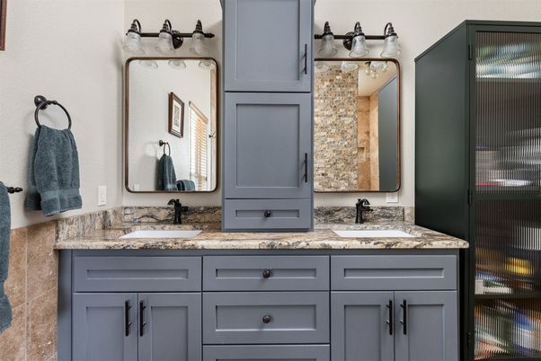 Bathroom, Dual Sink Vanities, Interior