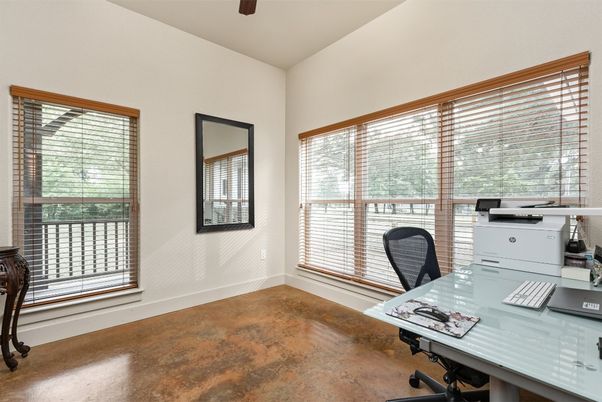 Home Office, Interior