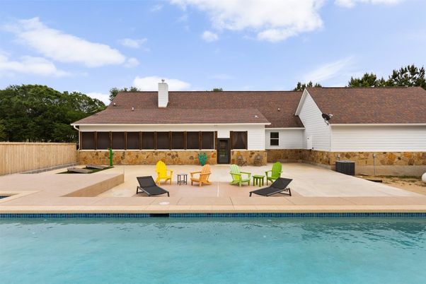 Exterior, Pool