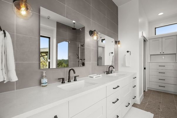 Bathroom, Dual Sink Vanities, Interior, Recessed Lighting