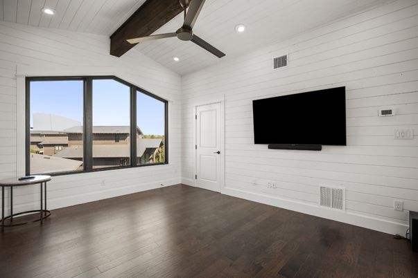 Empty room, Interior, Recessed Lighting, Wooden Beams, Wood Texture Flooring