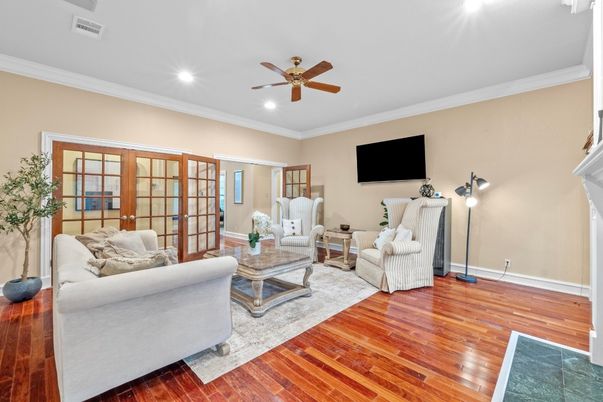 Interior, Living room, Recessed Lighting, Wood Texture Flooring