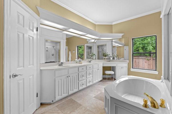 Bathroom, Dual Sink Vanities, Interior